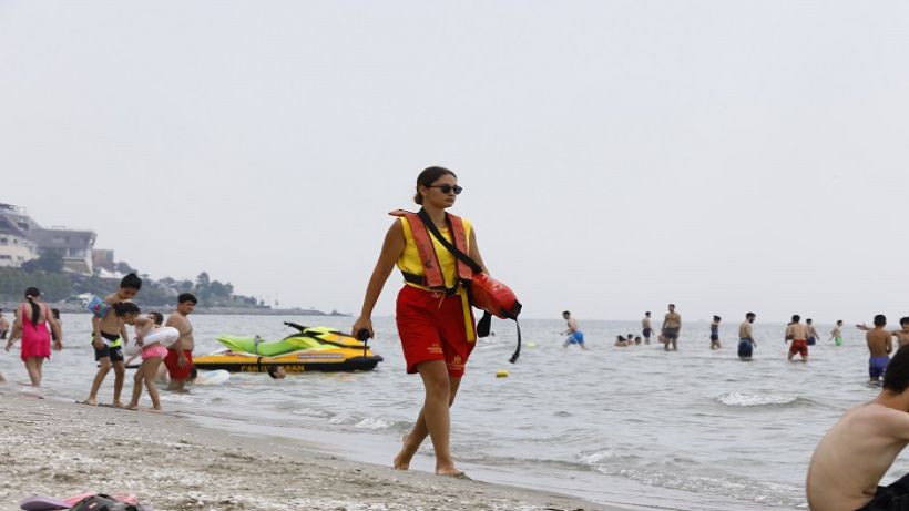 Bayram tatilinde İstanbul Plajlarında eğlence var