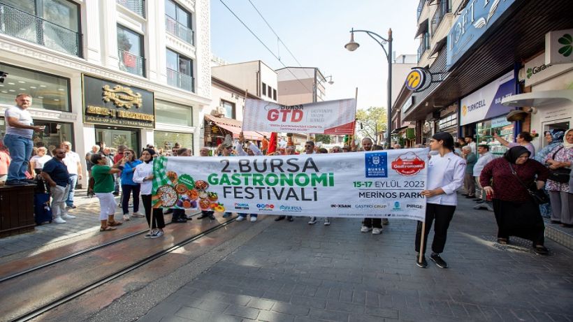 Bursa’nın lezzet şöleni kortejle başladı