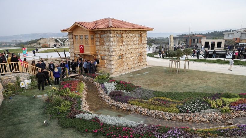 Düğmeli Evi görmek için, Hatay’a gelinir