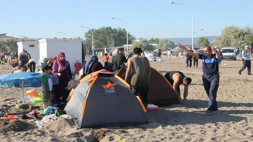 Gemlik sahillerinde çadır, nargile ve mangal operasyonu!