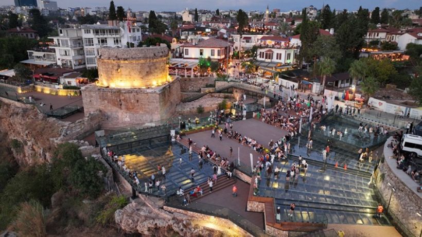 Hıdırlık Kulesi’nde Akdeniz manzarasına müzik eşlik etti