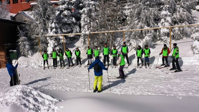 Kartepe’de 400 genç kayak öğrendi