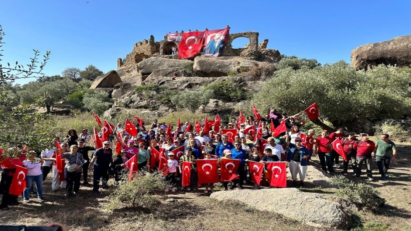 Milas’ta dağlar taşlar “Yaşasın Cumhuriyet” sesiyle yankılandı