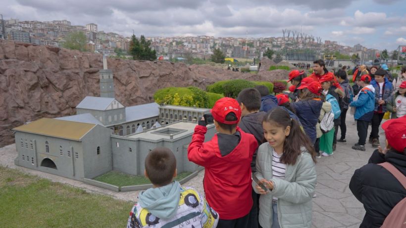 Miniatürk’de Çocuklar Jolly İle Türkiye Turu Yaptı