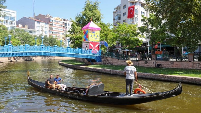 “Porsuk Akıyor, Dünya Eskişehir’de Buluşuyor!”