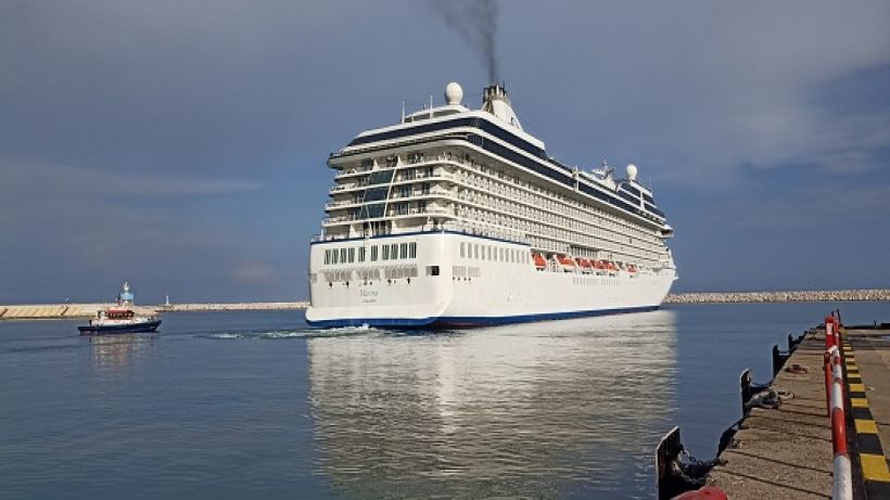 Rodos Limanı’ndan gelen Marina 1203 yolcu ile Antalyada