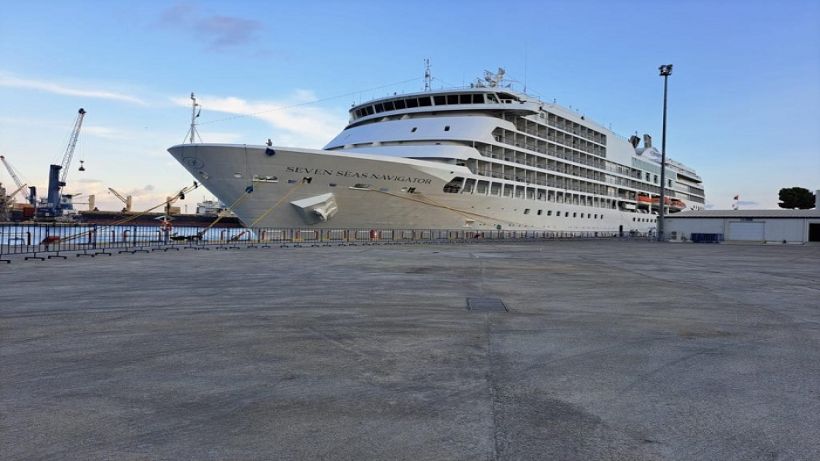 Seven Seas Navigator ve Le Jaques Cartier lüks yolcu gemileri Antalyada