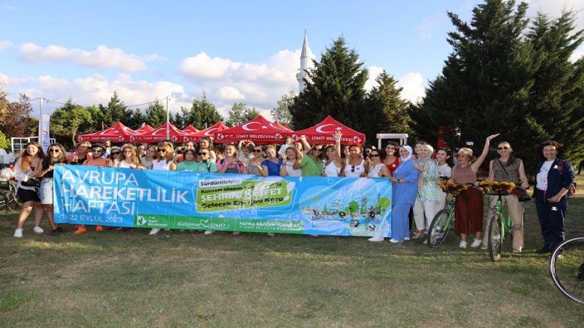 Süslü Kadınlar Bisiklet Turu, renkli görüntüler oluşturdu