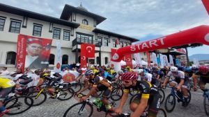 100. Yıl Cumhuriyet Bisiklet Turu’nun Amasya-Hazva etabı koşuldu