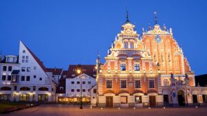 AB Kapısı Letonya'dan Geçiyor