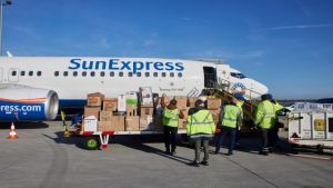 Almanya’dan SunExpress öncülüğünde 450 ton yardım malzemesi getirildi