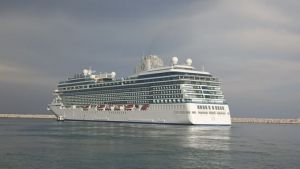 Antalya, lüks yolcu gemisi Vista’yı ağırladı