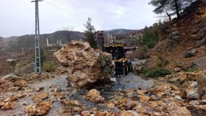 Antalya’nın yüksek kesimlerinde karla mücadele çalışması