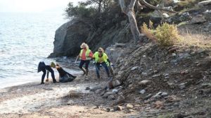 “Bodrumda Doğa Kazanacak” sloganıyla sahil temizliği yapıldı