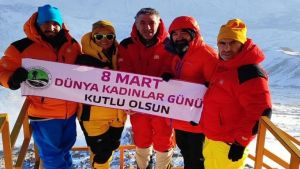 Demavend Dağından Kadınlar Günü Kutlaması