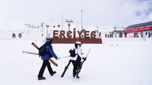 Erciyes'te gece kayak keyfi