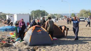 Gemlik sahillerinde çadır, nargile ve mangal operasyonu!