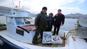 Muğla balıkçıları afetzedeler için ağ attı