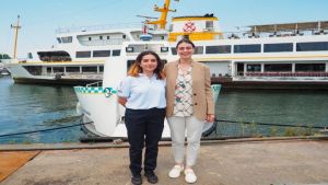 Şehir Hatları tarihinin ilk kadın kaptanı Deniz Taksi’nin dümeninde
