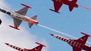 Türk yıldızları, KKTC’nin 40. Kuruluş yılında Girne semalarında gösteri yaptı