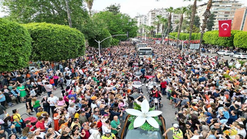 Adana’da Karnaval Milyonları Buluşturdu